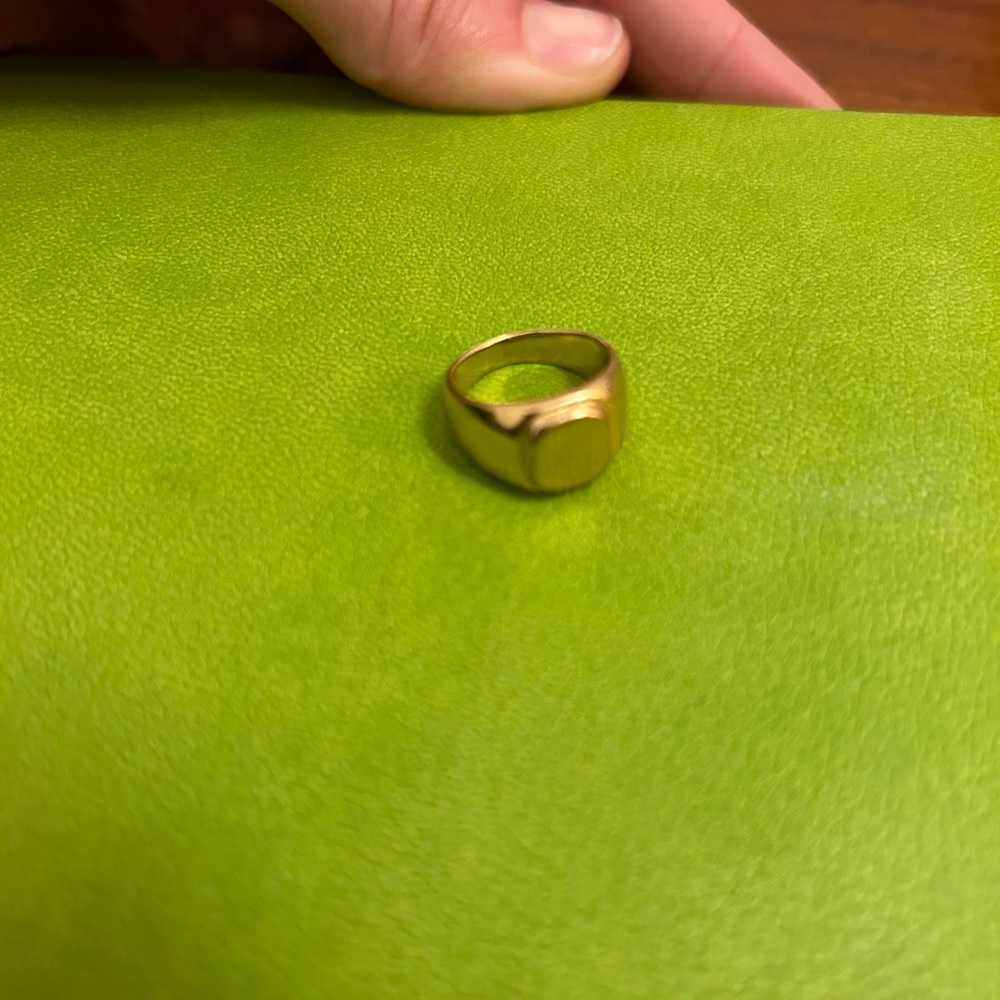 Wolf circus signet ring size 3